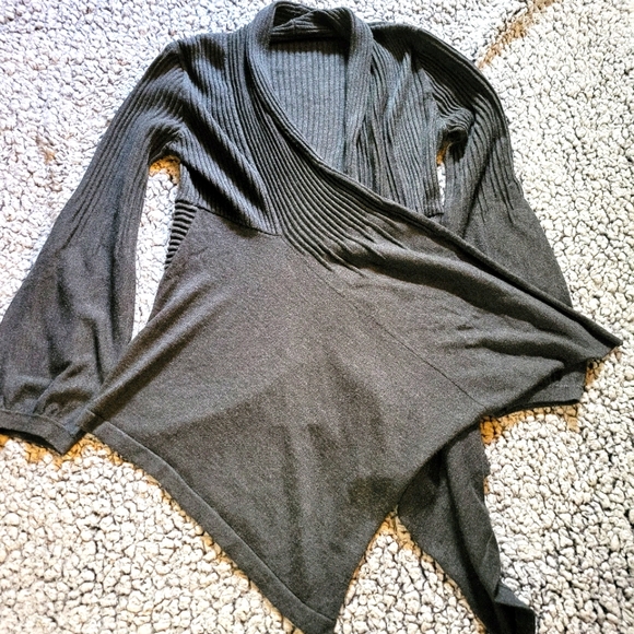 White House Black Market Sweaters - Adorable cardigan